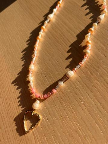 Harten kralenketting beschikbaar voor biedingen