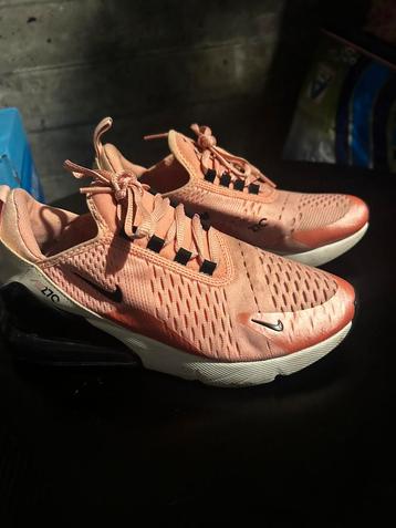 2 paar Nike schoenen  beschikbaar voor biedingen
