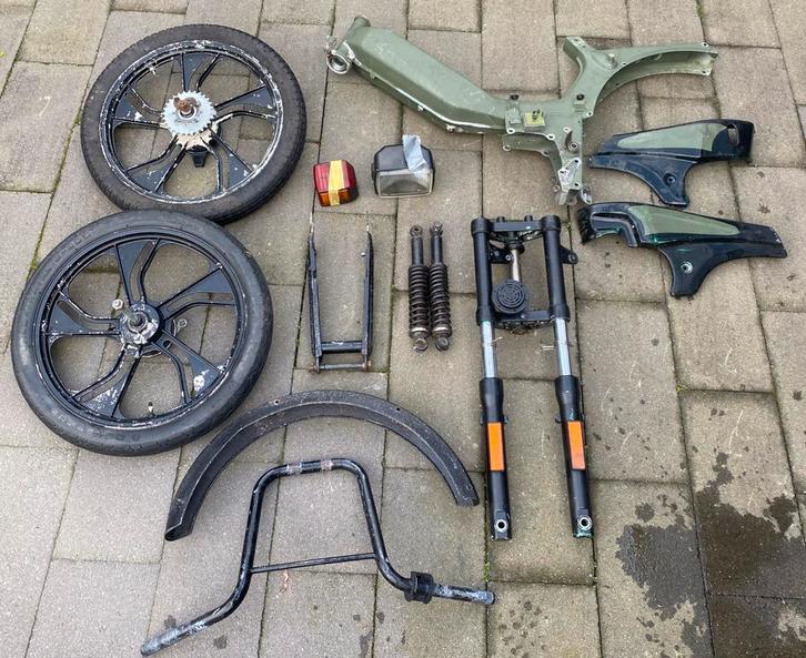 Tomos frame zonder kenteken inclusief aantal onderdelen., Fietsen en Brommers, Brommers | Tomos, Gebruikt, Ophalen