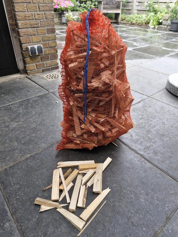 Grote zak aanmaakhout kurkdroog voor houtkachel etc., Tuin en Terras, Haardhout, Overige houtsoorten, Minder dan 3 m³, Ophalen of Verzenden