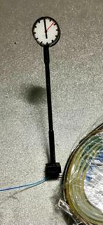 Stationsklok met verlichting HO 1:87 erg leuk, Hobby en Vrije tijd, Modeltreinen | H0, Overige merken, Gelijkstroom of Wisselstroom