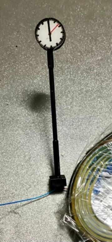 Stationsklok met verlichting HO 1:87 erg leuk beschikbaar voor biedingen