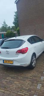 Opel Astra 1.4 Ecotec 74KW 5-D 2012 Wit, Auto's, Opel, Voorwielaandrijving, 65 €/maand, 4 cilinders, 100 pk