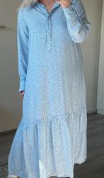 H&M lichtblauwe lange jurk met bloemenprint, polokraag, Maat 38/40 (M), H&M, Blauw, Ophalen of Verzenden