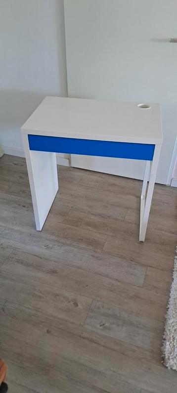 Bureau (Ikea) beschikbaar voor biedingen