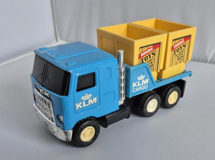 KLM Cargo Mack vrachtauto (K1118), Verzamelen, Luchtvaart en Vliegtuigspotten, Gebruikt, Schaalmodel, Ophalen of Verzenden