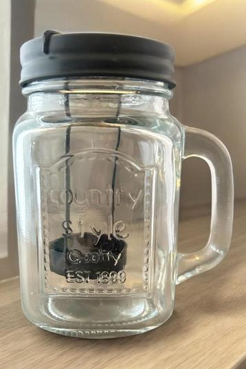 Een theelichthouder in Mason Jar-stijl. beschikbaar voor biedingen