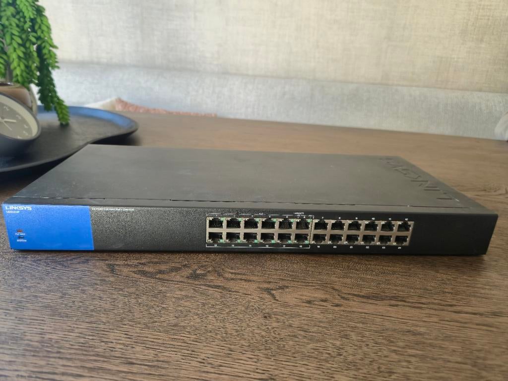 Linksys LGS124PV2 – 24-Port Gigabit Switch (12x PoE+), Ophalen of Verzenden, Zo goed als nieuw