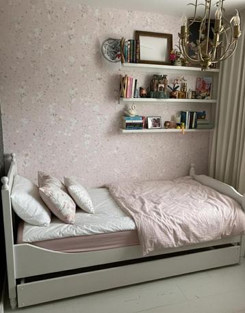 Massief houten stevig meisjes bed eenpersoonsbed met laden beschikbaar voor biedingen