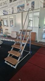 Fraaie showroom trappen, Doe-het-zelf en Verbouw, Ladders en Trappen, Ophalen, Zo goed als nieuw, Minder dan 2 meter
