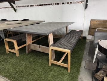 Tuintafel met twee Applebee tuinbanken – €150 (vaste prijs) beschikbaar voor biedingen