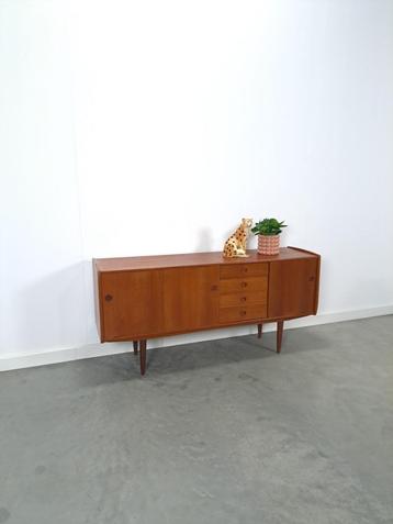 Teak fineer dressoir met lades uit Zweden vintage beschikbaar voor biedingen