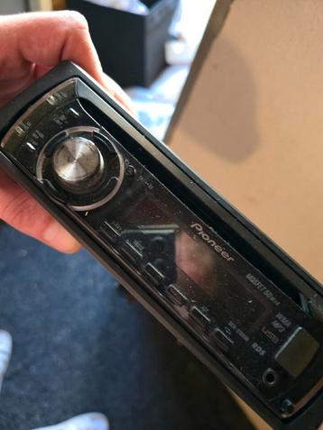 Pioneer auto radio beschikbaar voor biedingen