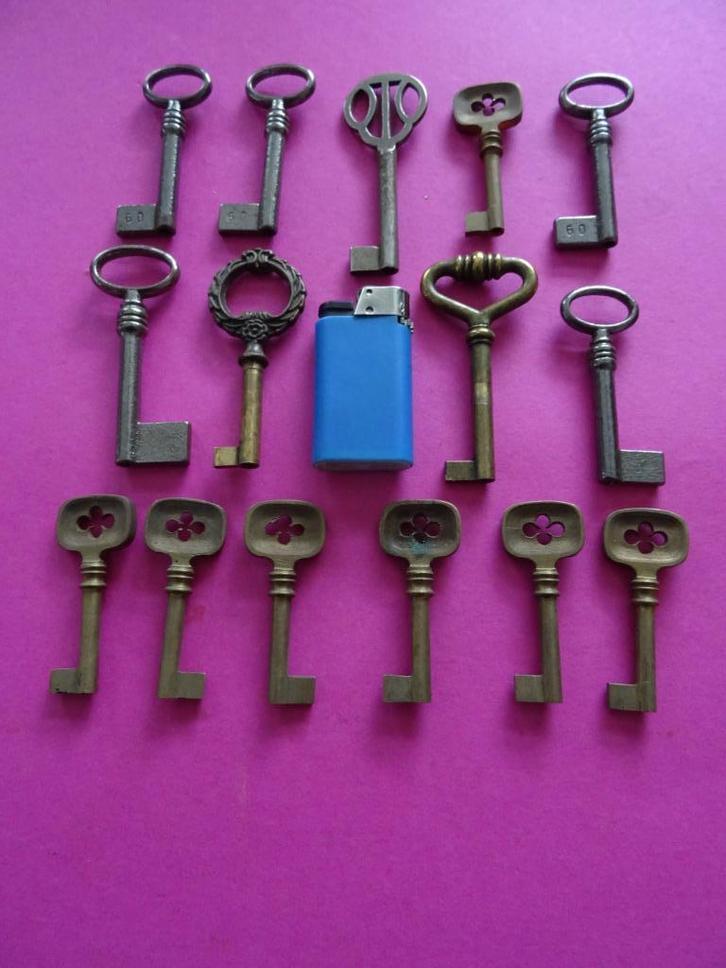 15 x oude antieke blanco kast meubel sleutels sleutel slot, Antiek en Kunst, Curiosa en Brocante, Ophalen of Verzenden