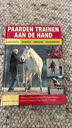 L. Bayley - Paarden trainen aan de hand, L. Bayley, Ophalen of Verzenden, Zo goed als nieuw, Balsport