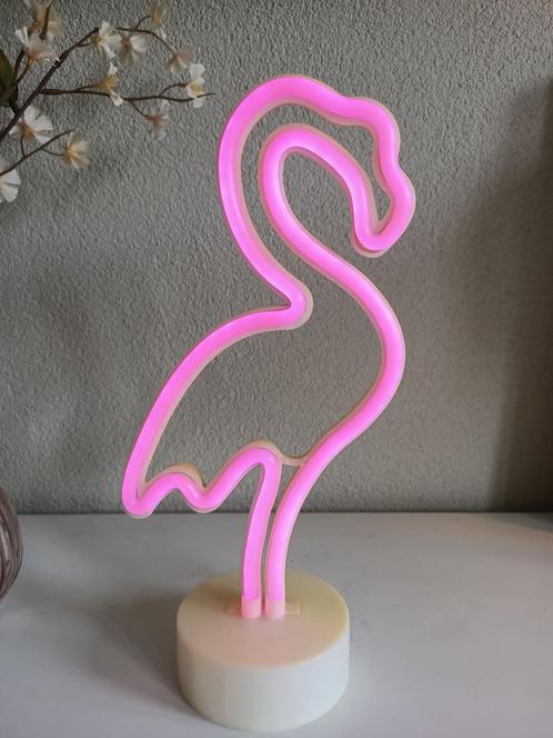 Leuke flamingolamp met roze neonlicht | nachtlampje, Huis en Inrichting, Lampen | Tafellampen, Zo goed als nieuw, Minder dan 50 cm