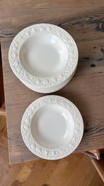 Borden, diep aardewerk wit crème, Huis en Inrichting, Keuken | Servies, Ophalen of Verzenden, Zo goed als nieuw, Aardewerk, Overige stijlen
