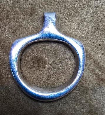 Strak Design Zilveren Hanger beschikbaar voor biedingen