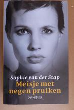 319 ; het meisje met negen pruiken ; sophie van der stap, Boeken, Romans, Ophalen of Verzenden, Zo goed als nieuw, Nederland