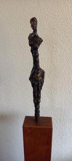 Bronzen beeld sculptuur staande vrouw, Ophalen