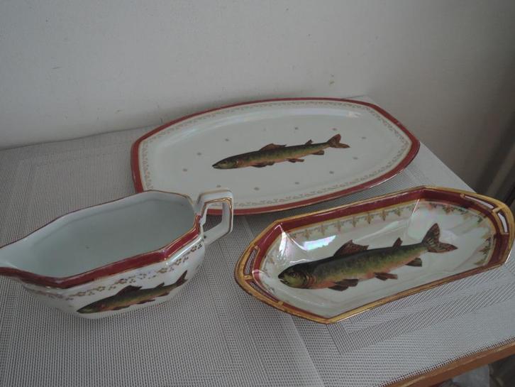 Twee ouderwetse visschalen met sauskom, Huis en Inrichting, Keuken | Servies, Zo goed als nieuw, Schaal of Schalen, Overige stijlen