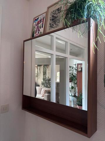 Mooie Wandspiegel / Badkamerspiegel beschikbaar voor biedingen