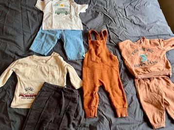 Setjes jongens kleding beschikbaar voor biedingen