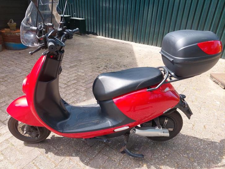 Elektrische scooter IVA S3-W met 2 accu's, Fietsen en Brommers, Scooters | Yamaha, Gebruikt, Overige modellen, Maximaal 45 km/u
