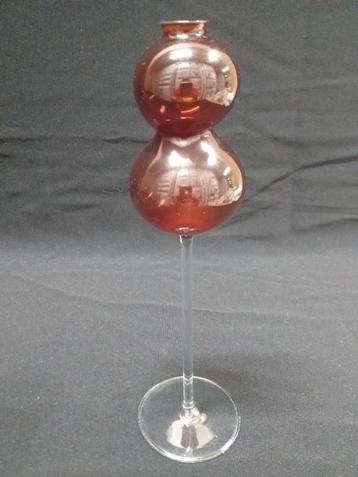 Hoge vaas met 2 bollen beschikbaar voor biedingen