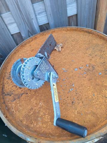 Handlier voor boot of aanhanger beschikbaar voor biedingen