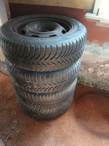 Banden met velg 195/65R15 beschikbaar voor biedingen
