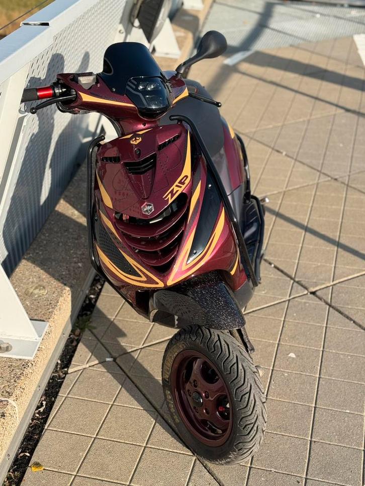 piaggio zip 50cc 4t E5, Fietsen en Brommers, Scooters | Piaggio, Zo goed als nieuw, Zip, Benzine, Ophalen of Verzenden