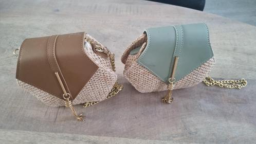 Trendy rieten damestas, rond model met gouden details NIEUW!, Sieraden, Tassen en Uiterlijk, Tassen | Damestassen, Nieuw, Schoudertasje