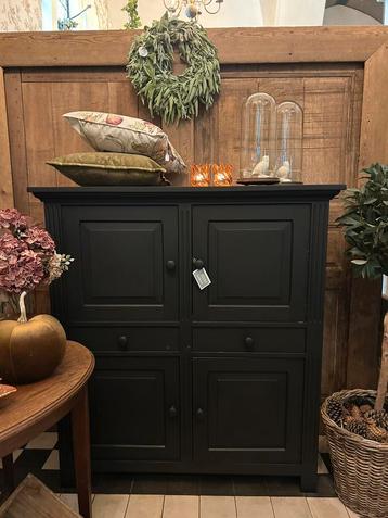 Oude broodkast in de kleur soft black, opbergkast, landelijk beschikbaar voor biedingen