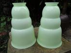 2 lindegroene lampenkappen ondergrond opaline tbv hanglamp, Antiek en Kunst, Antiek | Lampen, Ophalen