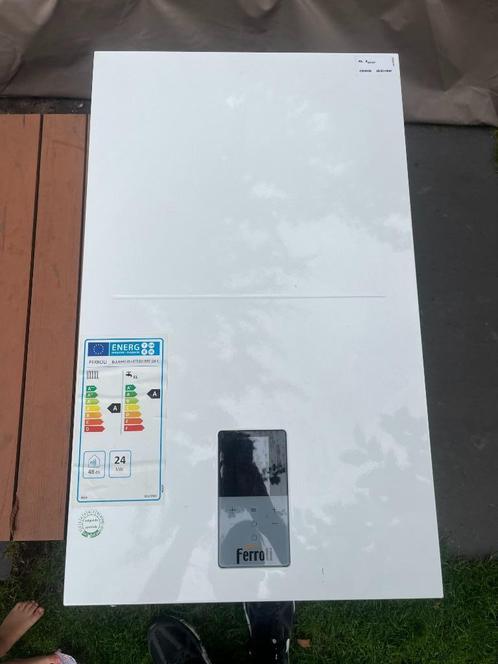 Ferroli BlueHelix Hitech RRT 28C CW4 - 24,5 kW, Doe-het-zelf en Verbouw, Verwarming en Radiatoren, Zo goed als nieuw, Cv-ketel of Combi-ketel