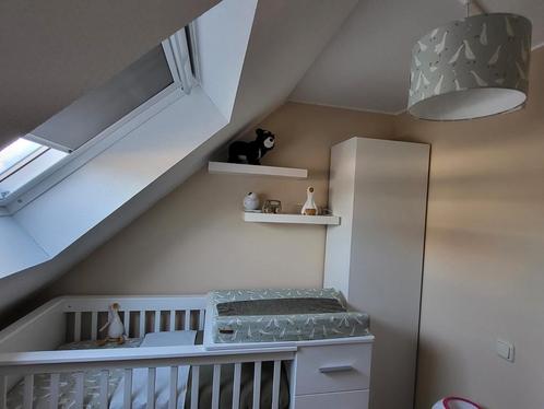 Ledikant en commode in 1, Kinderen en Baby's, Kinderkamer | Complete kinderkamers, Zo goed als nieuw, Jongetje of Meisje, Ophalen