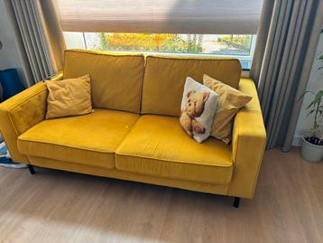 Gele bank (B 200cm x H 62cm x D 92cm) beschikbaar voor biedingen