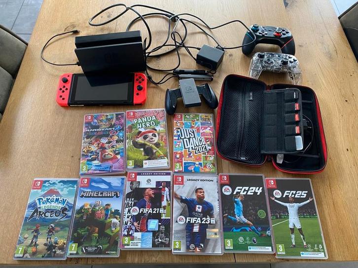 Nintendo Switch + Games & Extra Controllers, Spelcomputers en Games, Games | Nintendo Switch, Zo goed als nieuw, Overige genres