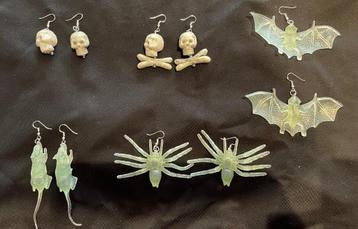 Halloween oorbellen, uniek, per paar te koop beschikbaar voor biedingen