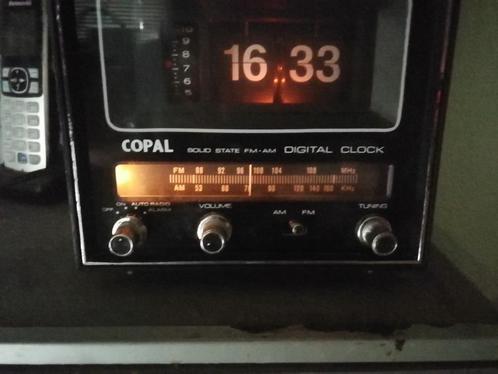 flip klokradio Copal RD-300, Antiek en Kunst, Antiek | Tv's en Audio, Ophalen of Verzenden