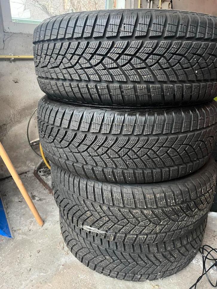 Goodyear Winterbanden 215/55 R17, Auto-onderdelen, Banden en Velgen, Band(en), Winterbanden, 17 inch, 215 mm, Personenwagen, Gebruikt