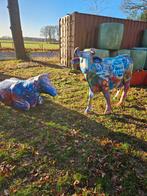 2 Kunststof Koeien Tuinbeelden, Tuin en Terras, Ophalen, Gebruikt, Kunststof, Dierenbeeld