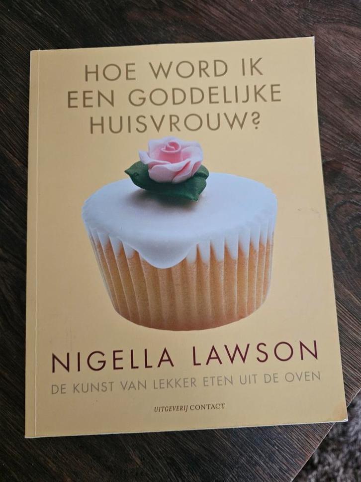 Nigella Lawson - Hoe word ik een goddelijke huisvrouw?, Boeken, Kookboeken, Zo goed als nieuw, Ophalen of Verzenden