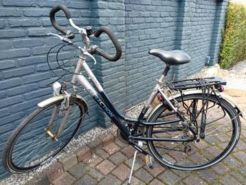 Damesfiets beschikbaar voor biedingen