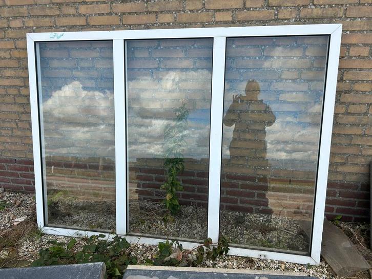 Tweedehans kozijnen met nieuw glas, Doe-het-zelf en Verbouw, Kozijnen en Schuifpuien, Zo goed als nieuw, Raamkozijn, Hout, 75 tot 150 cm