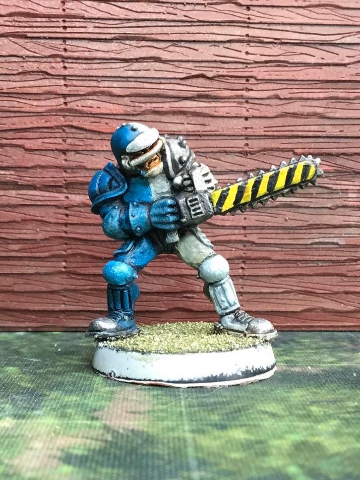 Classic bloodbowl chainsaw loonie, Hobby en Vrije tijd, Wargaming, Zo goed als nieuw, Overige soorten, Figuurtje(s), Geverfd, Ophalen of Verzenden