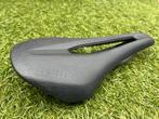 ZADEL FIZIK VENTO ARGO 00 140MM CARBON RAILS MOBIUS ZWART, Fietsen en Brommers, Fietsonderdelen, Ophalen of Verzenden, Zo goed als nieuw