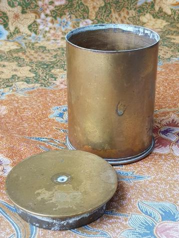 Mooi antiek doosje uit Engeland van twee hulzen 10,7 cm. beschikbaar voor biedingen