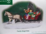 Department 56  Kerstdorp  Family sleigh ride, Diversen, Kerst, Zo goed als nieuw, Verzenden